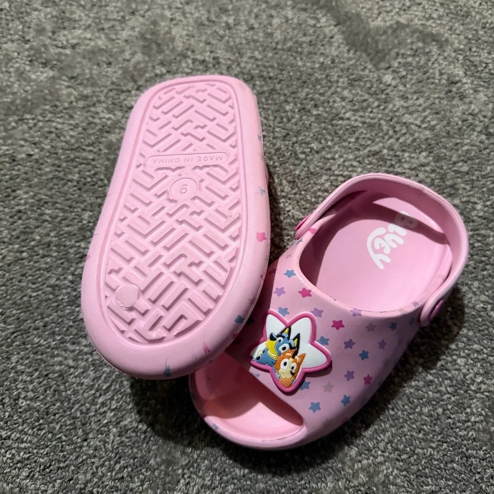 Bluey pink slip on sandals for kids size 9 great condition too and bottom